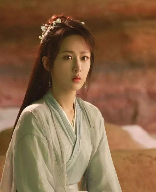 杨紫最新商务爆料,演绎时尚新篇章  第2张